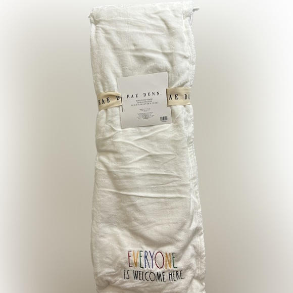 NWT RAE DUNN EVERYONE IS WELCOME HERE RAINBOW 🌈 EMBROIDERED PLUSH THROW - Picture 1 of 13